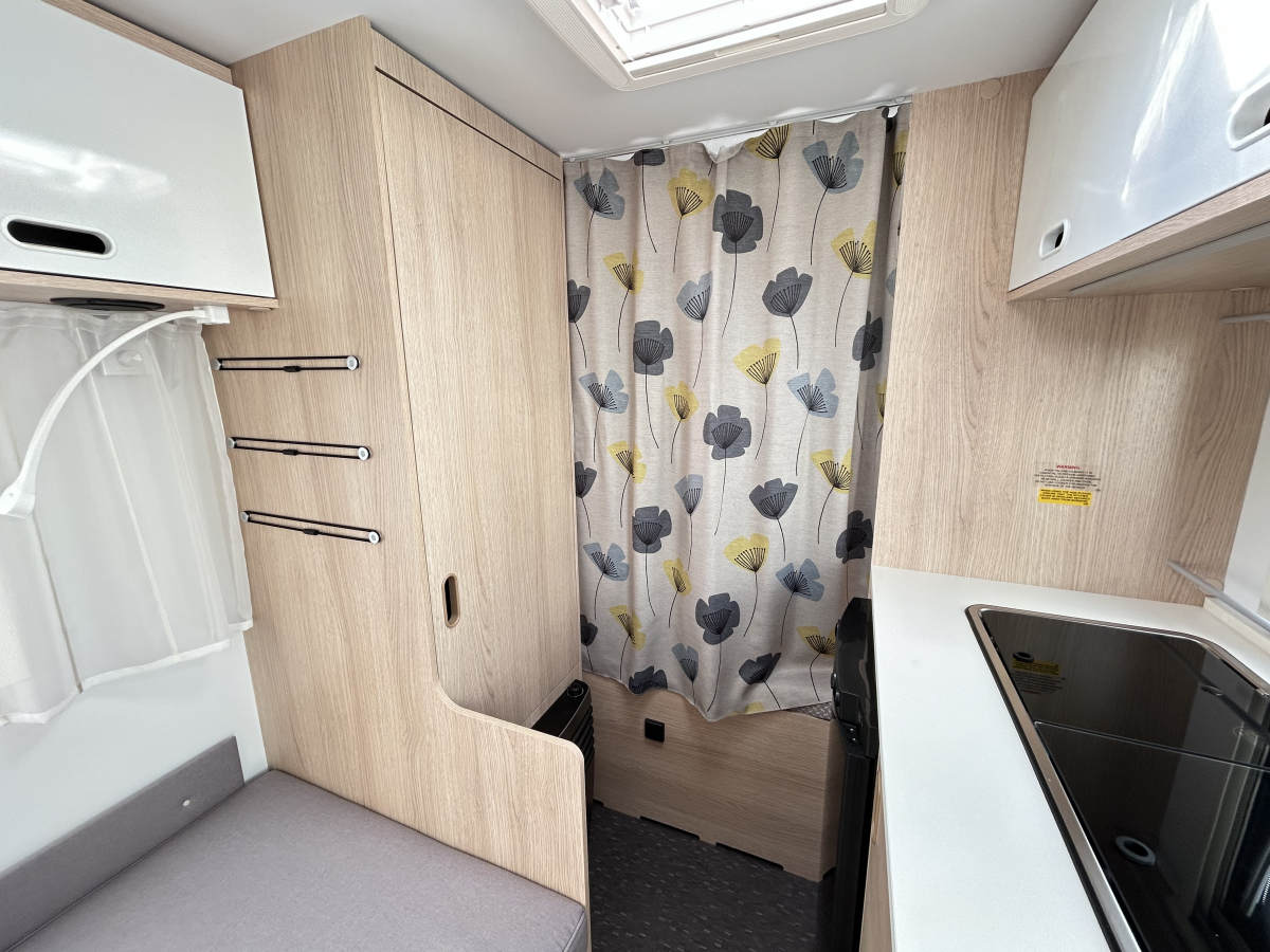 ADRIA AVIVA 400 PS 牽引免許不要!初心者の方も安心のキャンピングトレーラーの画像