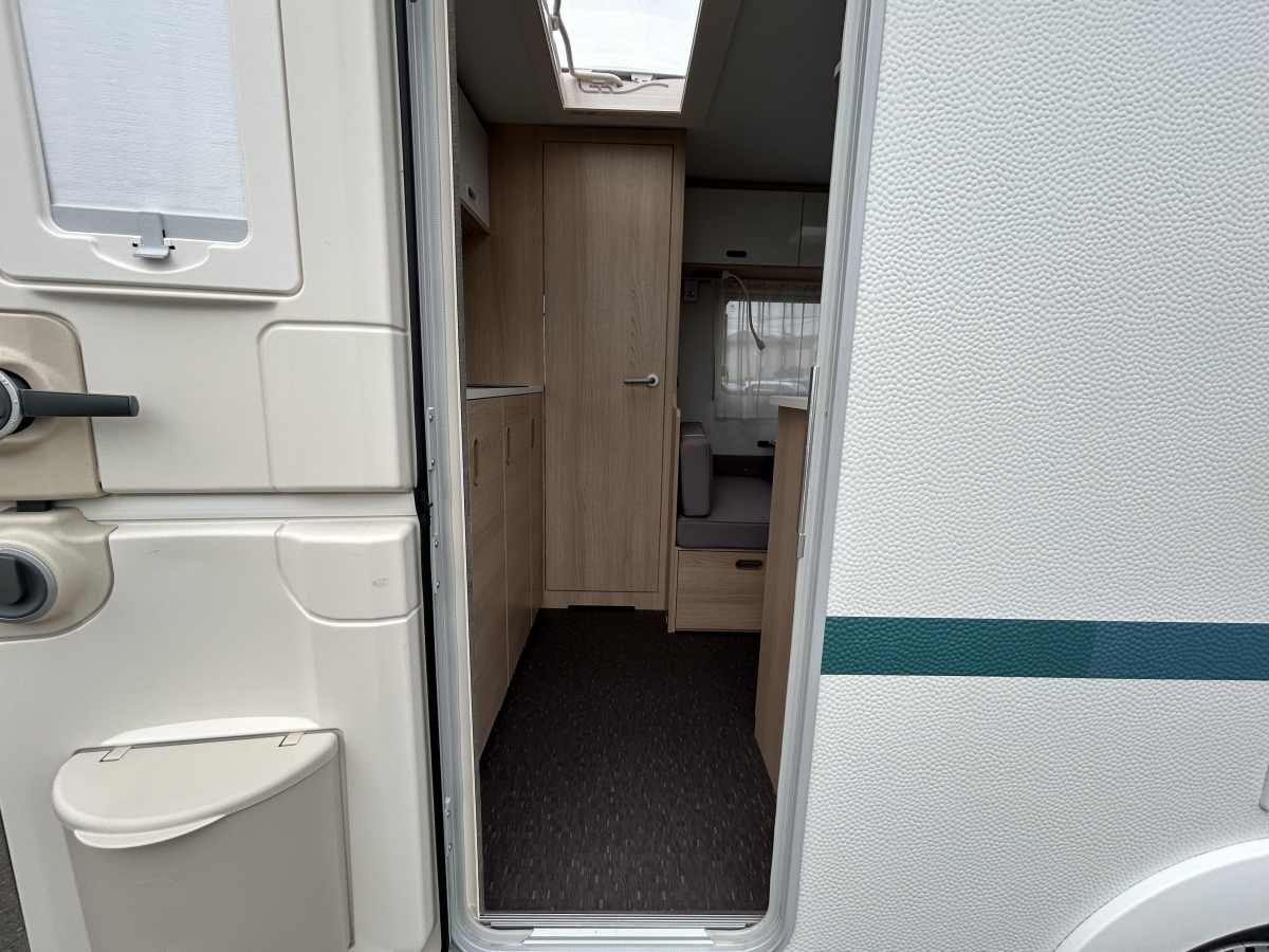 ADRIA AVIVA 442 PH ちょうどいいサイズに充実した室内!充実した室内装備がたくさん付いています!の画像
