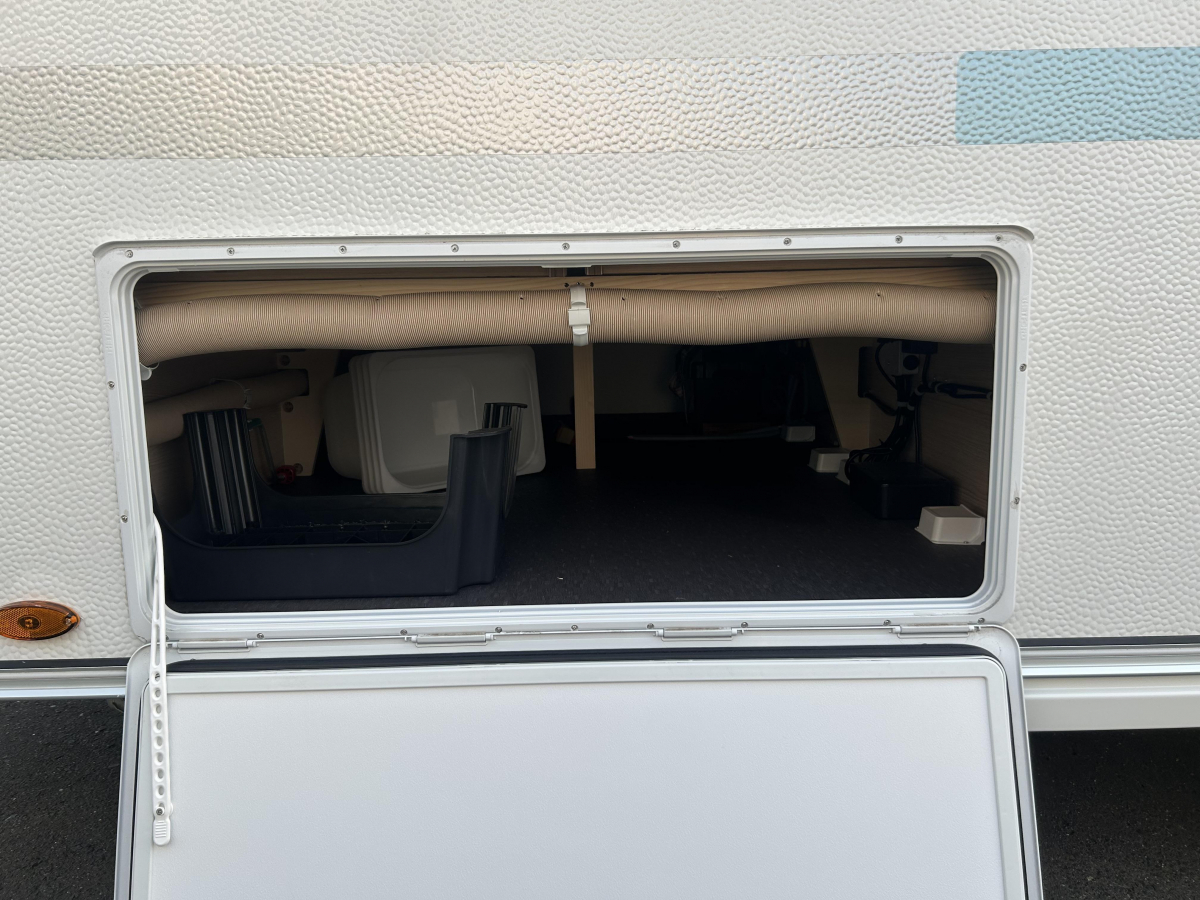 ADRIA AVIVA 442 PH ちょうどいいサイズに充実した室内!充実した室内装備がたくさん付いています!の画像