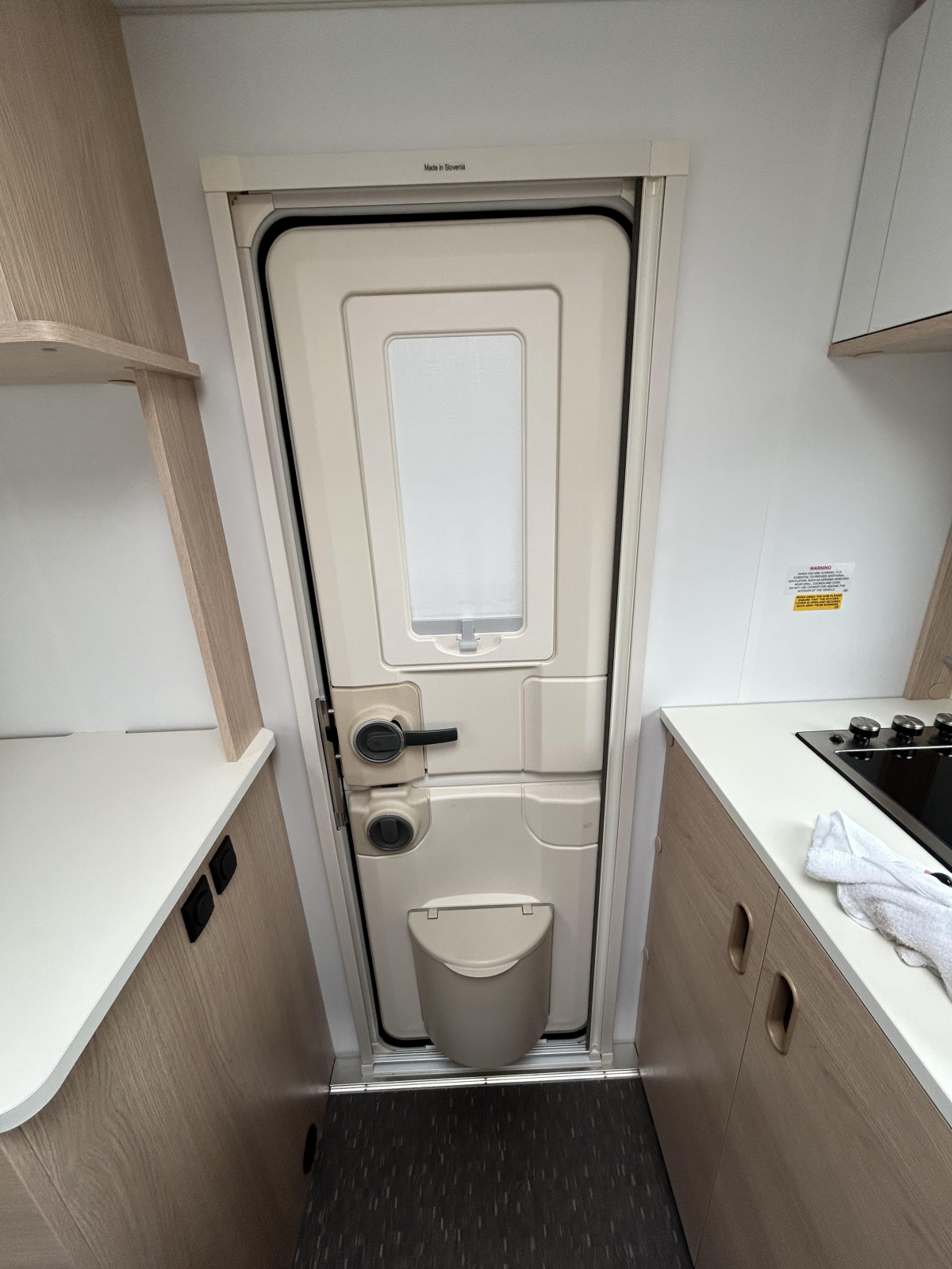 ADRIA AVIVA 442 PH ちょうどいいサイズに充実した室内!充実した室内装備がたくさん付いています!の画像