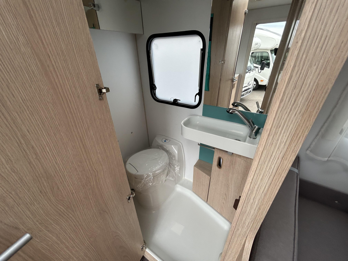 ADRIA AVIVA 442 PH ちょうどいいサイズに充実した室内!充実した室内装備がたくさん付いています!の画像