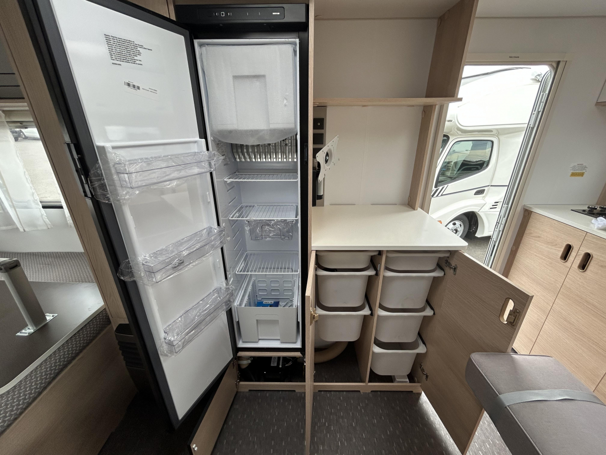 ADRIA AVIVA 442 PH ちょうどいいサイズに充実した室内!充実した室内装備がたくさん付いています!の画像