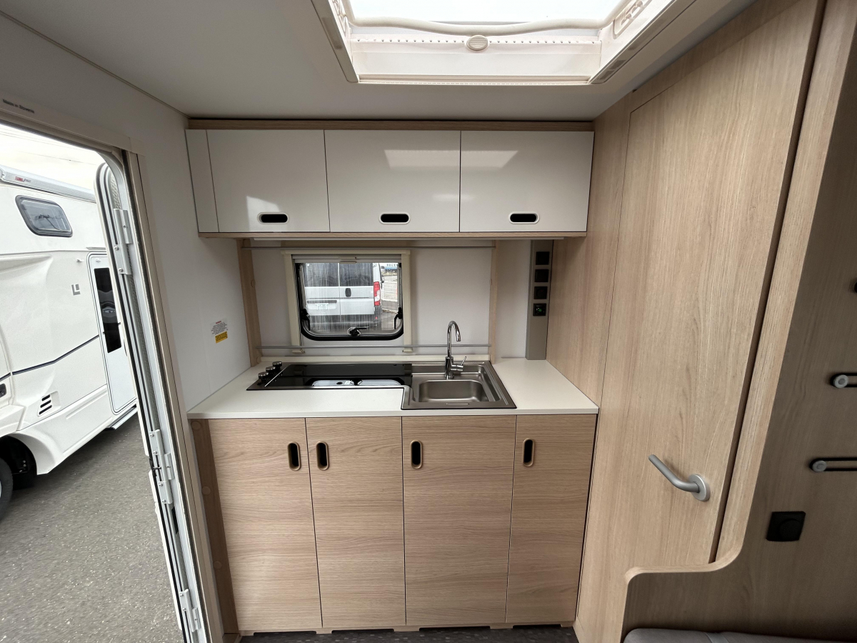 ADRIA AVIVA 442 PH ちょうどいいサイズに充実した室内!充実した室内装備がたくさん付いています!の画像