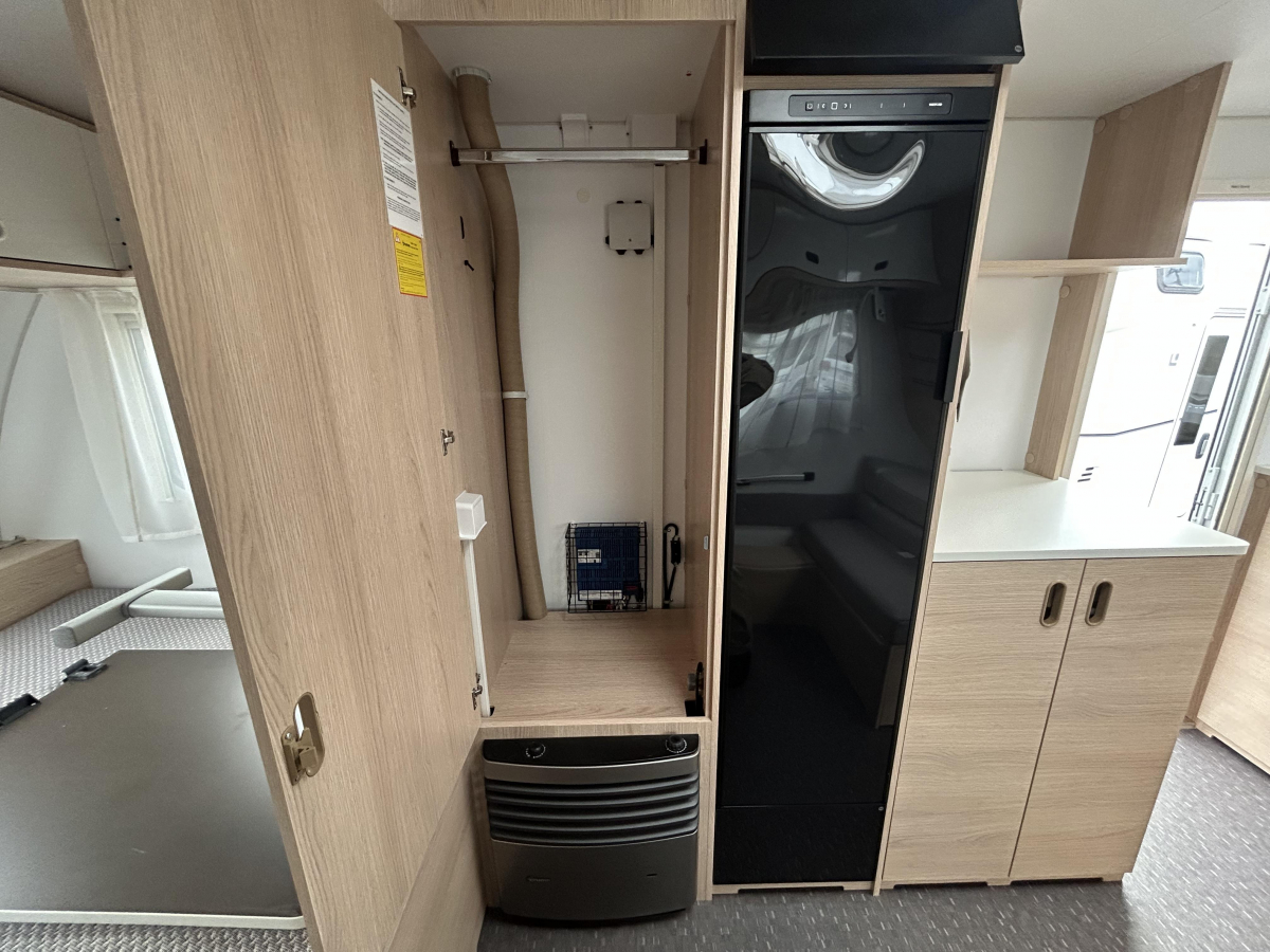ADRIA AVIVA 442 PH ちょうどいいサイズに充実した室内!充実した室内装備がたくさん付いています!の画像