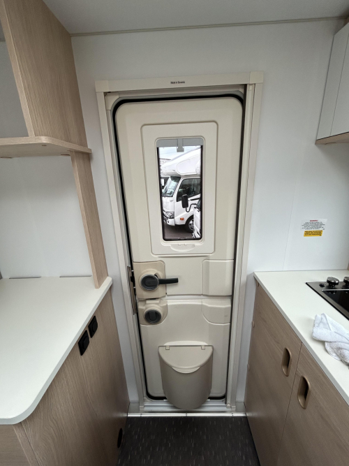 ADRIA AVIVA 442 PH ちょうどいいサイズに充実した室内!充実した室内装備がたくさん付いています!の他画像4枚目