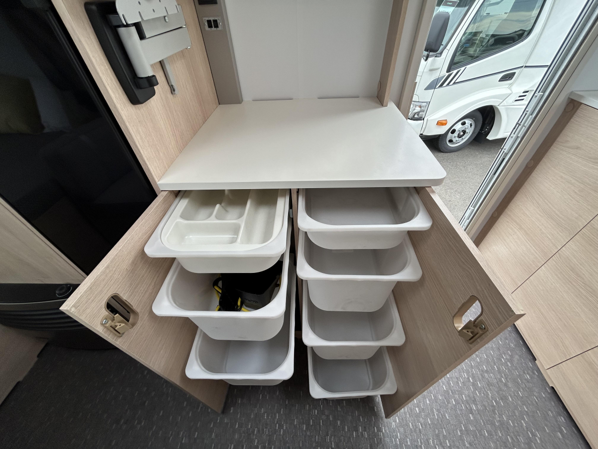 ADRIA AVIVA 442 PH ちょうどいいサイズに充実した室内!充実した室内装備がたくさん付いています!の画像