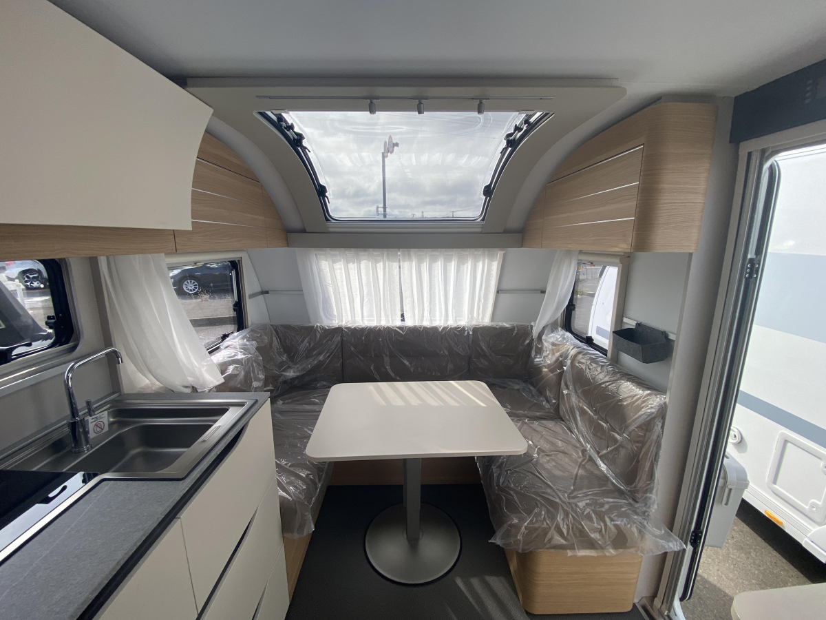 ADRIA ADORA 572 UT 令和7年登録未使用車!!お買い得な1台です!!の画像