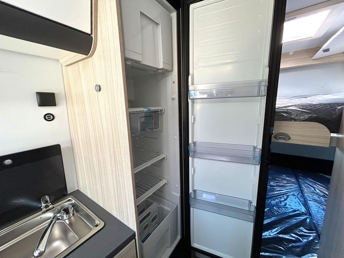 ADRIA SUN LIVING V 60SP FAMILY フィアットデュカトをベースにしたファミリー向けのモデルの画像