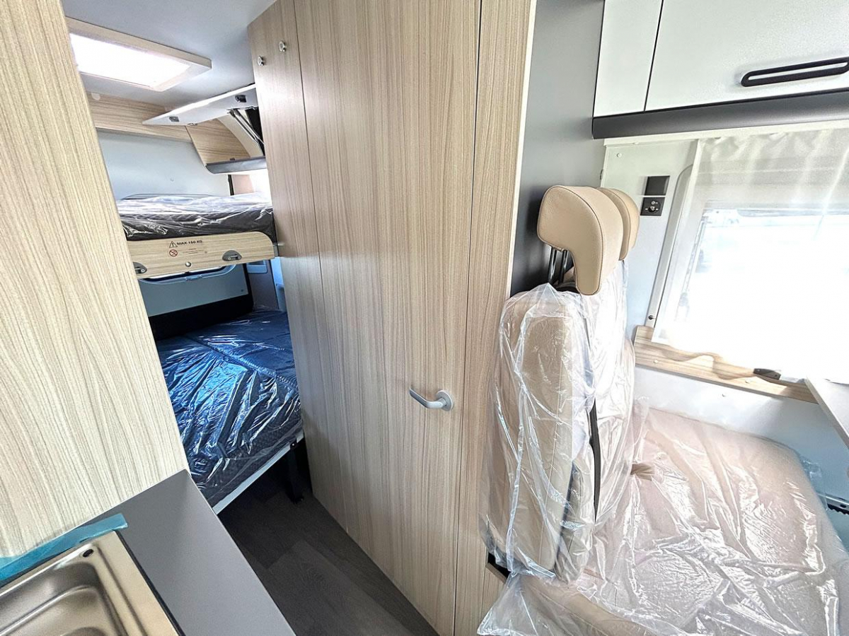 ADRIA SUN LIVING V 60SP FAMILY フィアットデュカトをベースにしたファミリー向けのモデルの画像