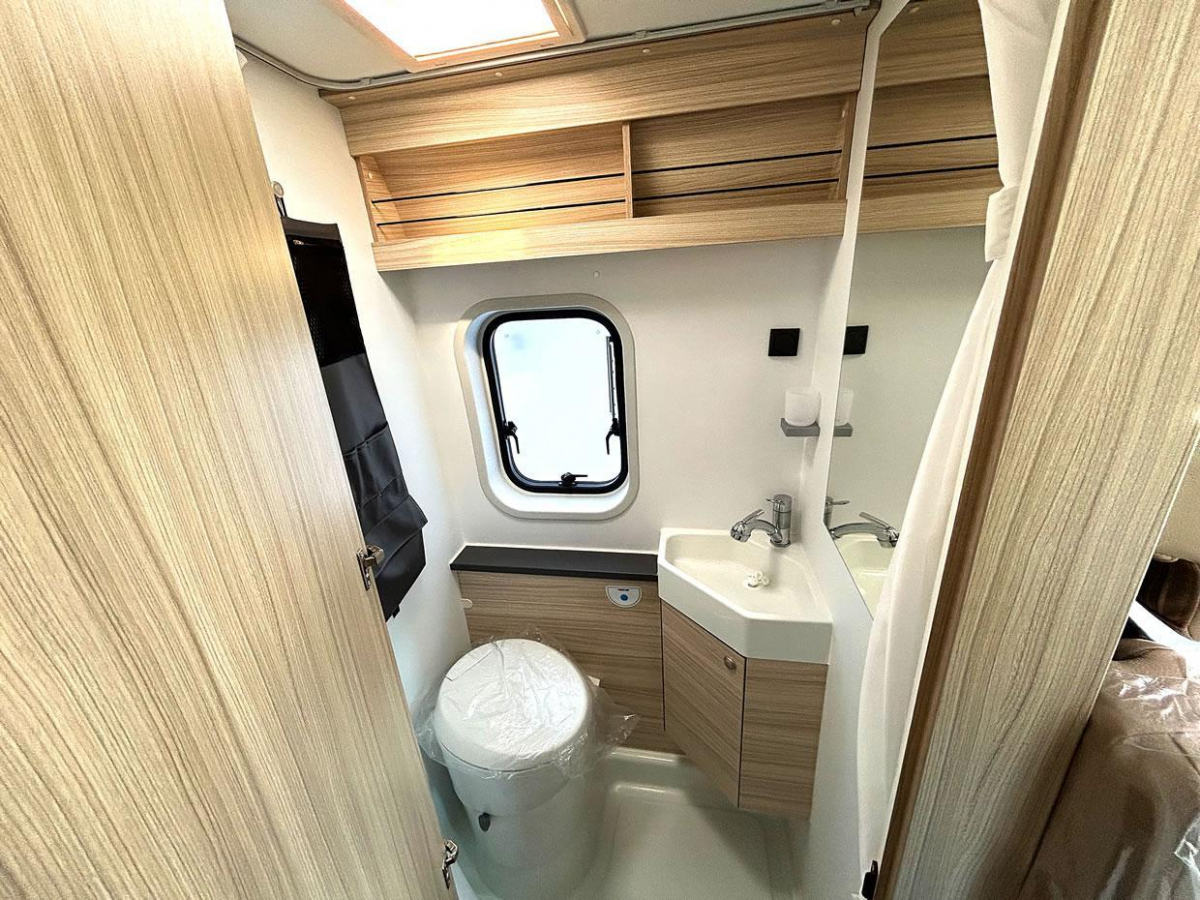 ADRIA SUN LIVING V 60SP FAMILY フィアットデュカトをベースにしたファミリー向けのモデルの画像