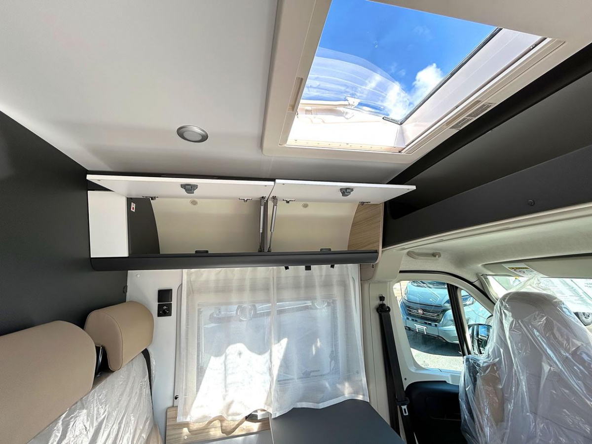 ADRIA SUN LIVING V 60SP FAMILY フィアットデュカトをベースにしたファミリー向けのモデルの画像