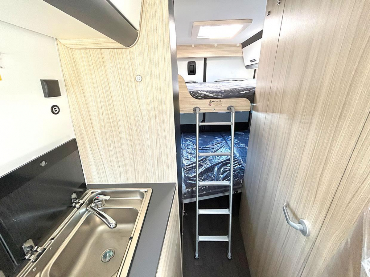 ADRIA SUN LIVING V 60SP FAMILY フィアットデュカトをベースにしたファミリー向けのモデルの画像