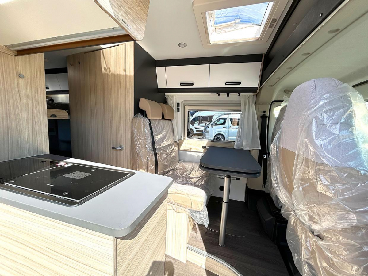 ADRIA SUN LIVING V 60SP FAMILY フィアットデュカトをベースにしたファミリー向けのモデルの画像
