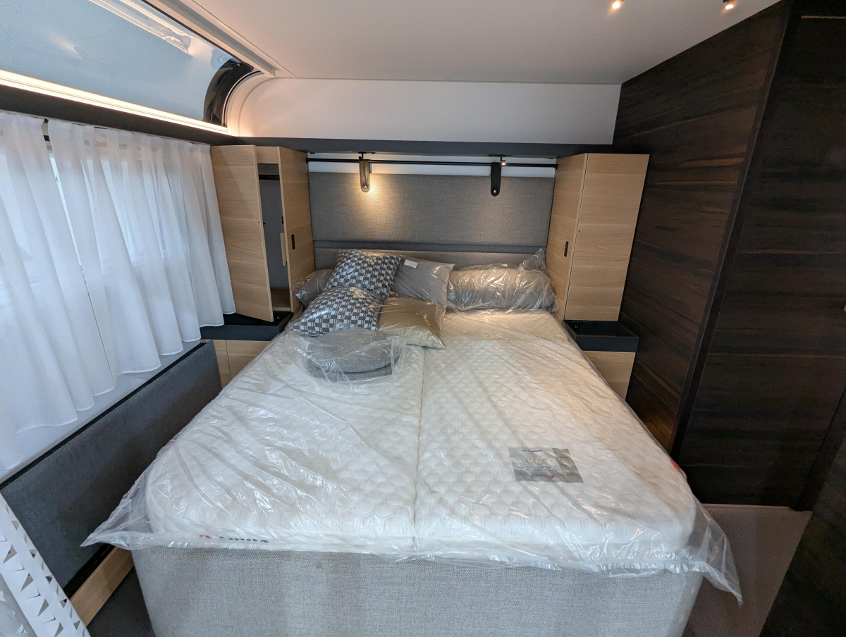 ADRIA ASTELLA 704 HP 移動可能なラグジュアリー・セカンドハウス(別荘)の画像