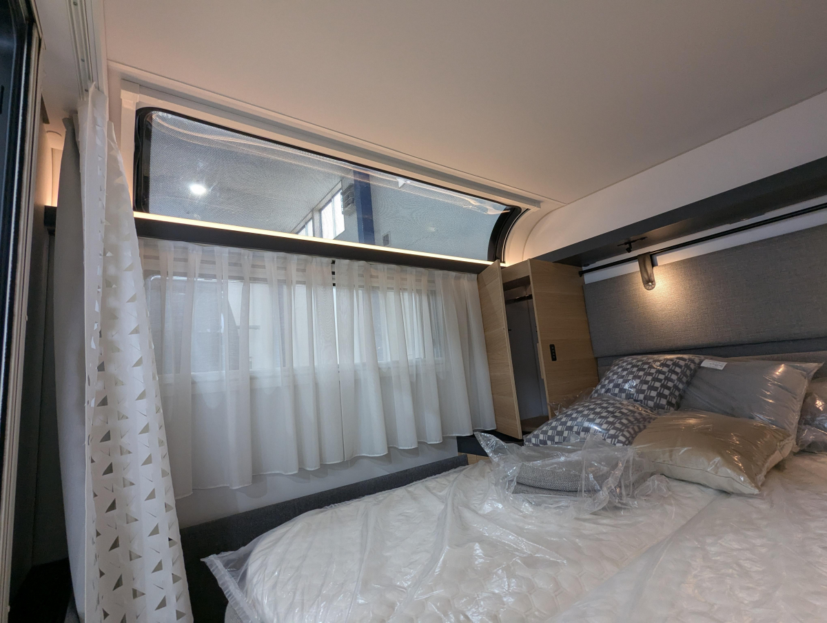ADRIA ASTELLA 704 HP 移動可能なラグジュアリー・セカンドハウス(別荘)の画像