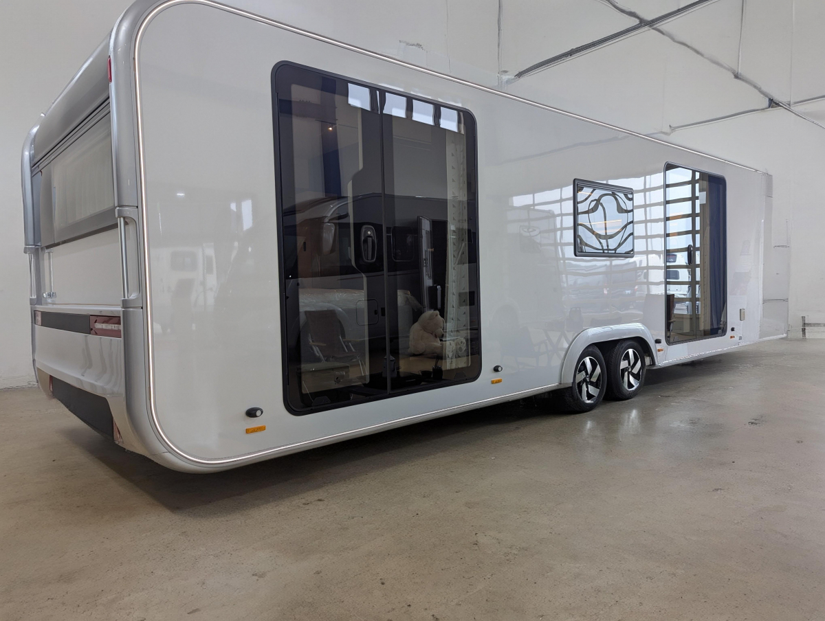 ADRIA ASTELLA 704 HP 移動可能なラグジュアリー・セカンドハウス(別荘)の画像