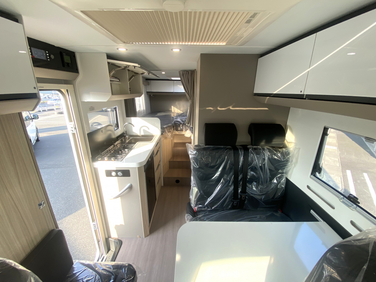 ADRIA COMPACT SUPREME SL スリムを極めた、動く高級ホテル。の画像