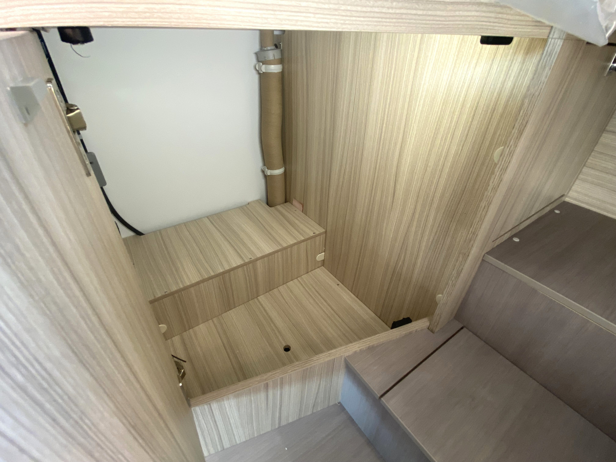 ADRIA COMPACT SUPREME SL スリムを極めた、動く高級ホテル。の画像