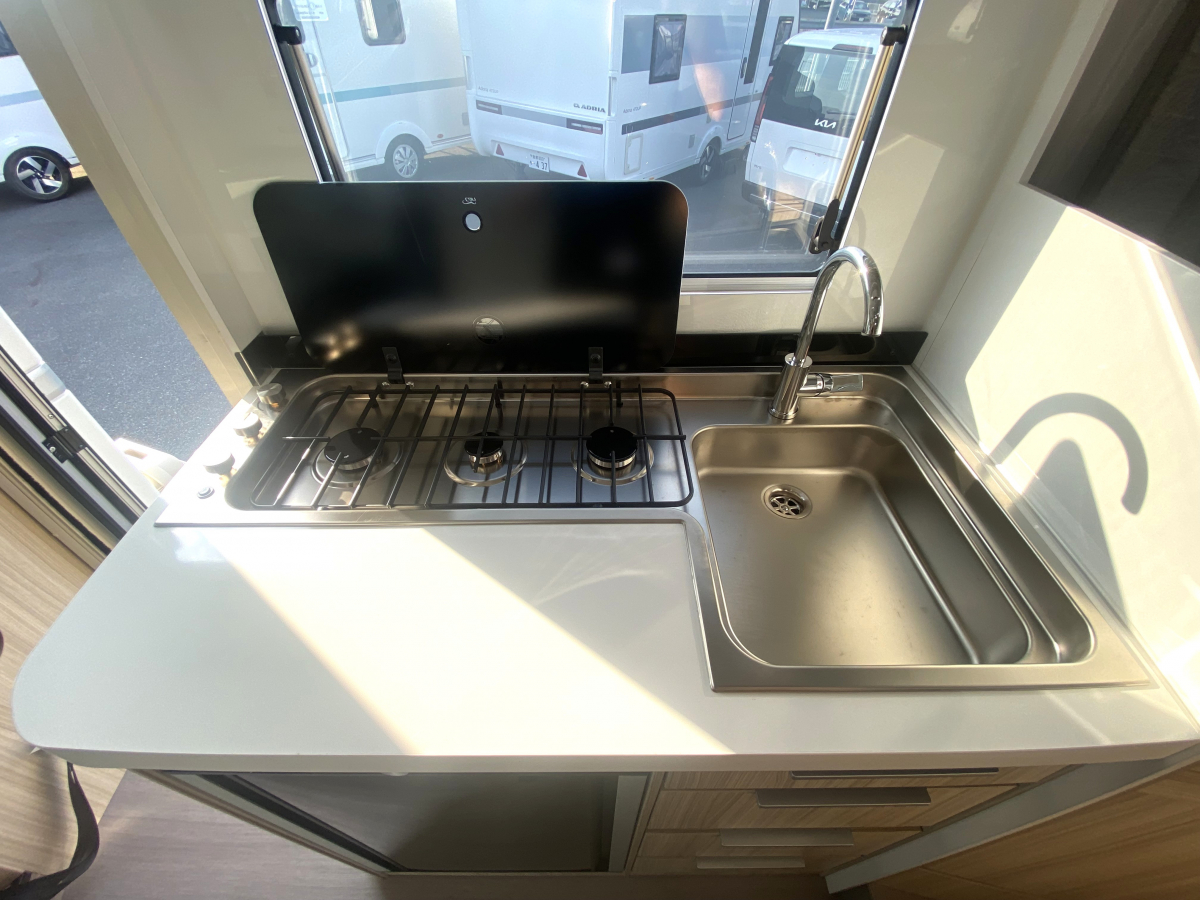 ADRIA COMPACT SUPREME SL スリムを極めた、動く高級ホテル。の画像