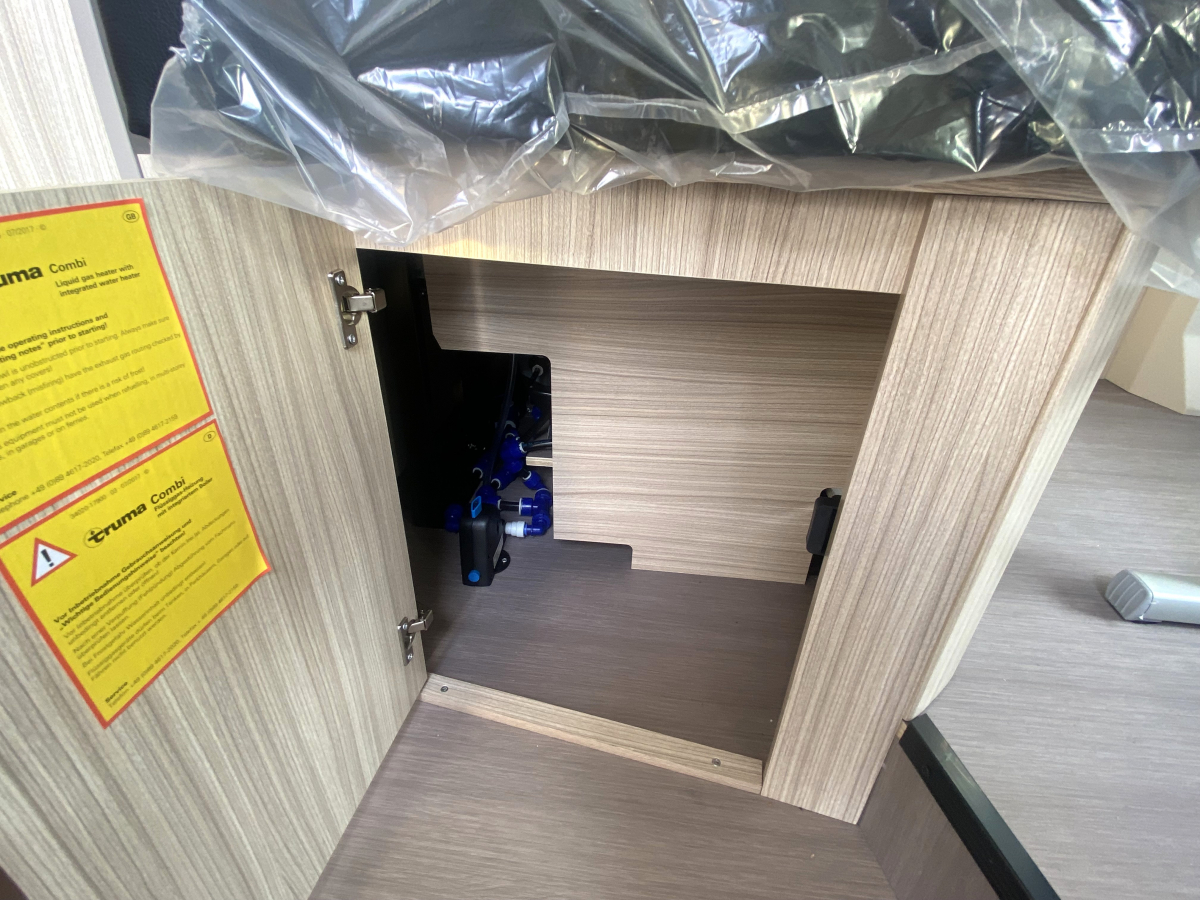 ADRIA COMPACT SUPREME SL スリムを極めた、動く高級ホテル。の画像