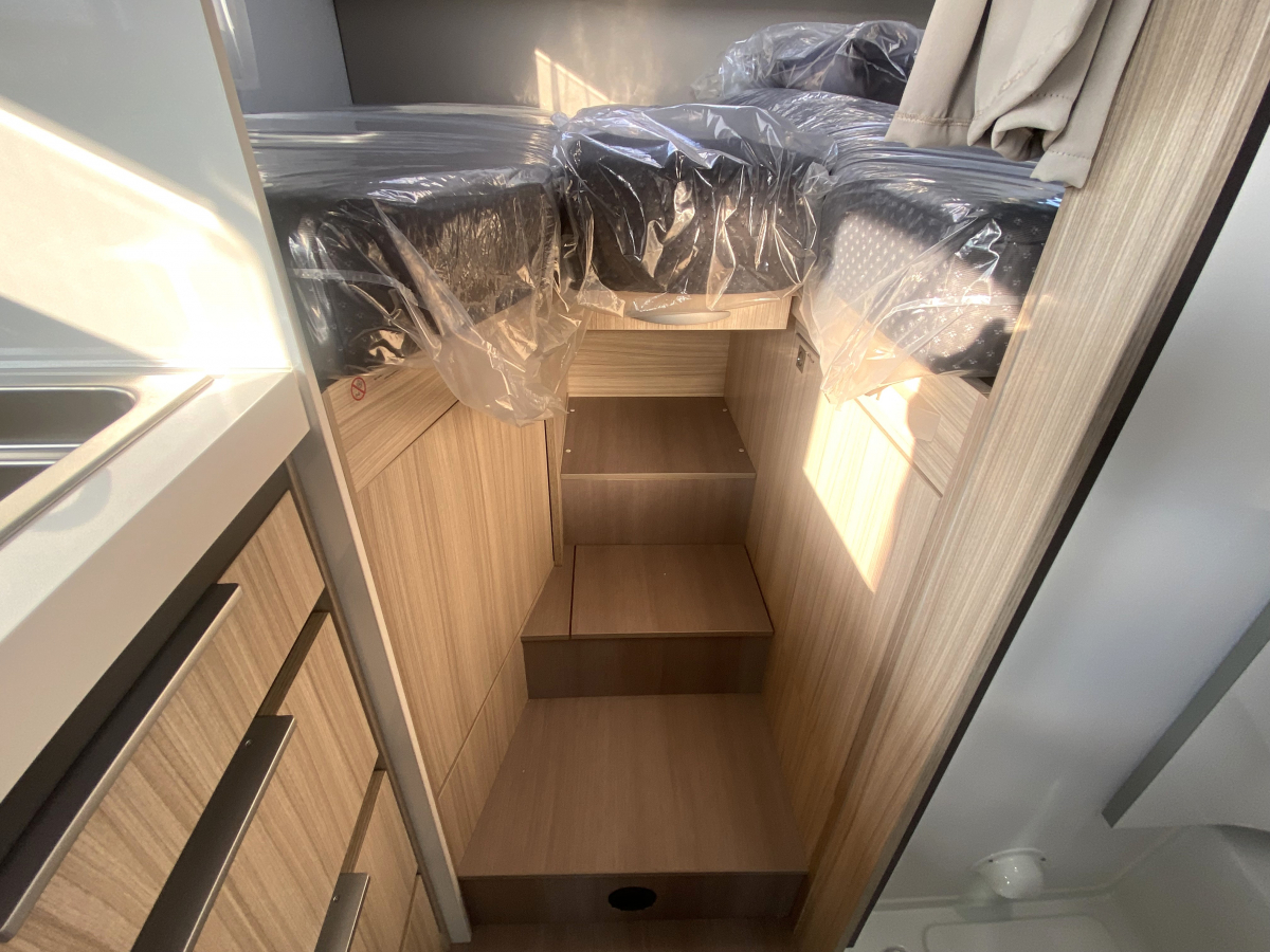 ADRIA COMPACT SUPREME SL スリムを極めた、動く高級ホテル。の画像