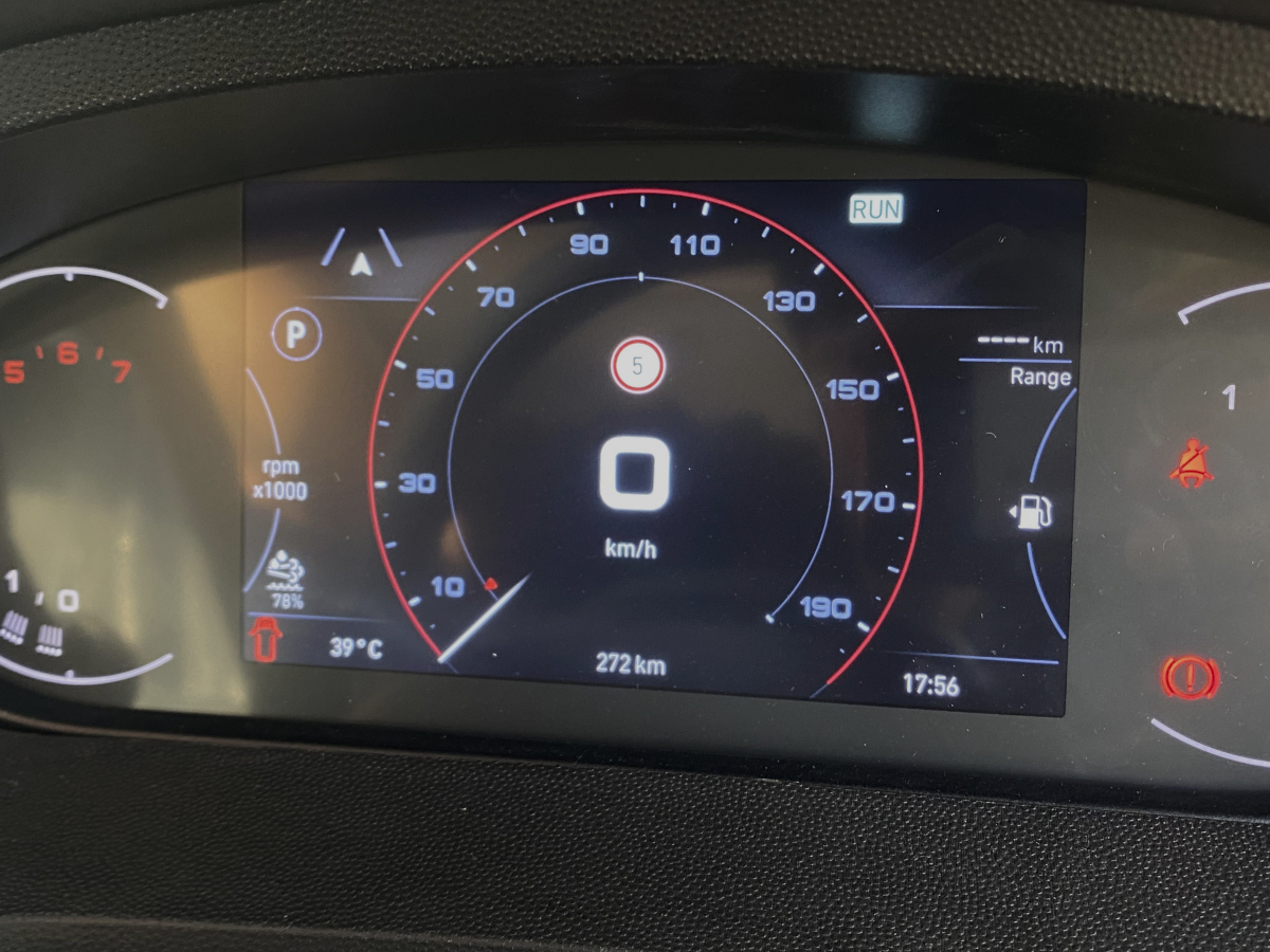 ADRIA COMPACT SUPREME SL スリムを極めた、動く高級ホテル。の画像