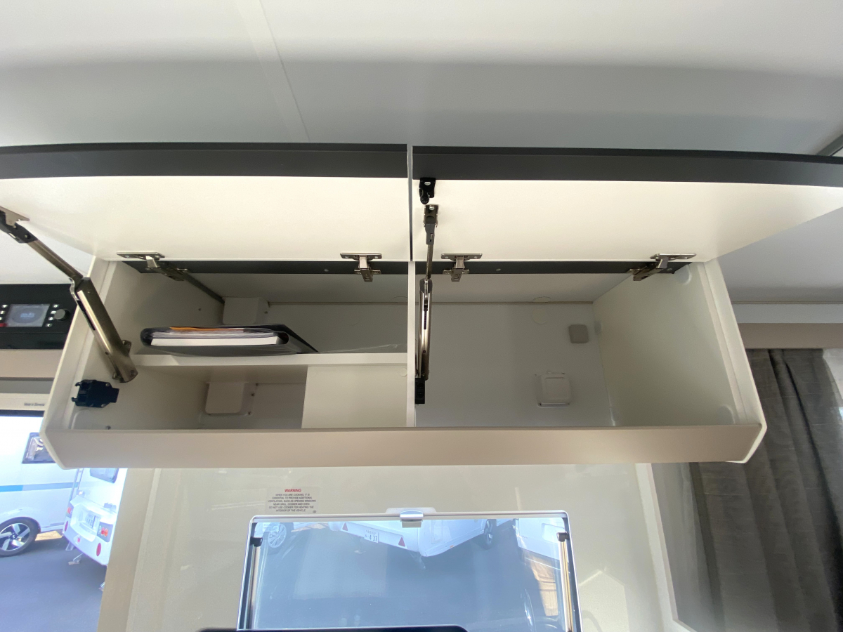 ADRIA COMPACT SUPREME SL スリムを極めた、動く高級ホテル。の画像