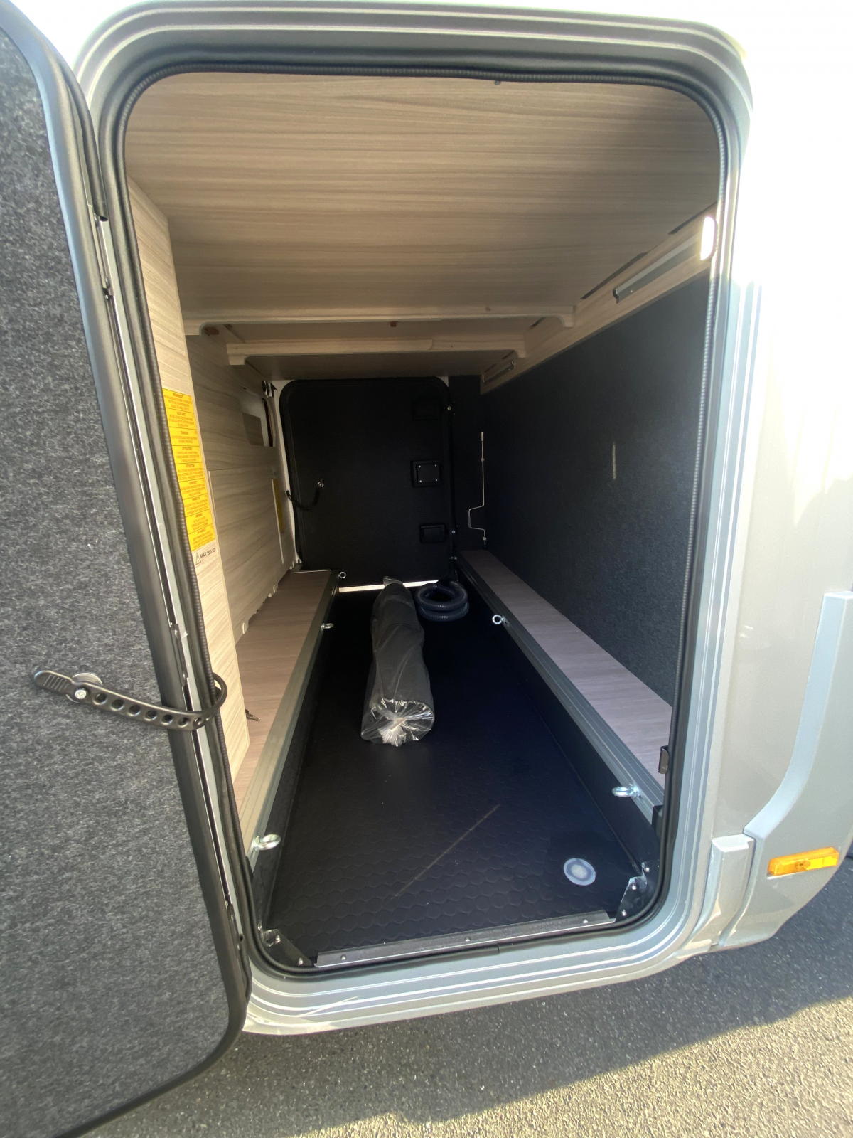 ADRIA COMPACT SUPREME SL スリムを極めた、動く高級ホテル。の画像