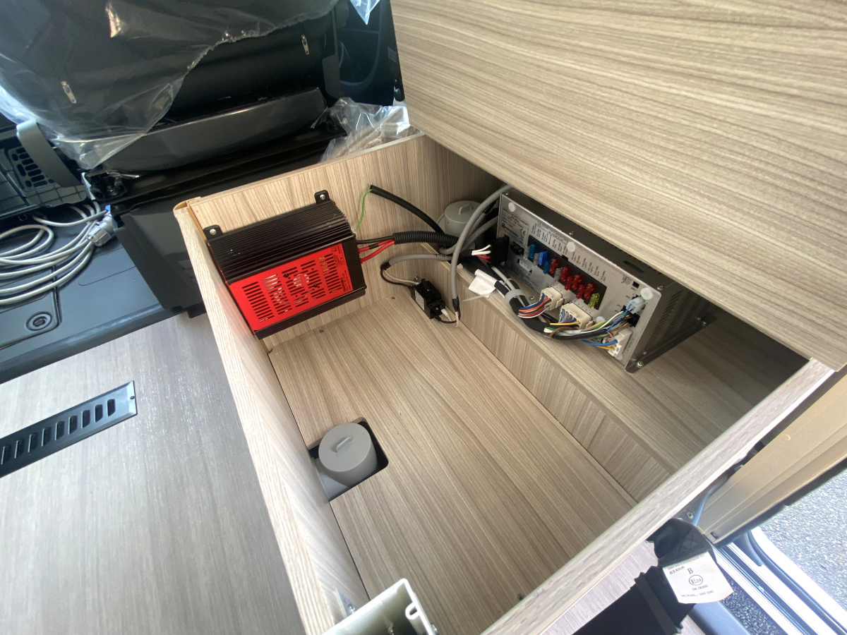 ADRIA COMPACT SUPREME SL スリムを極めた、動く高級ホテル。の画像