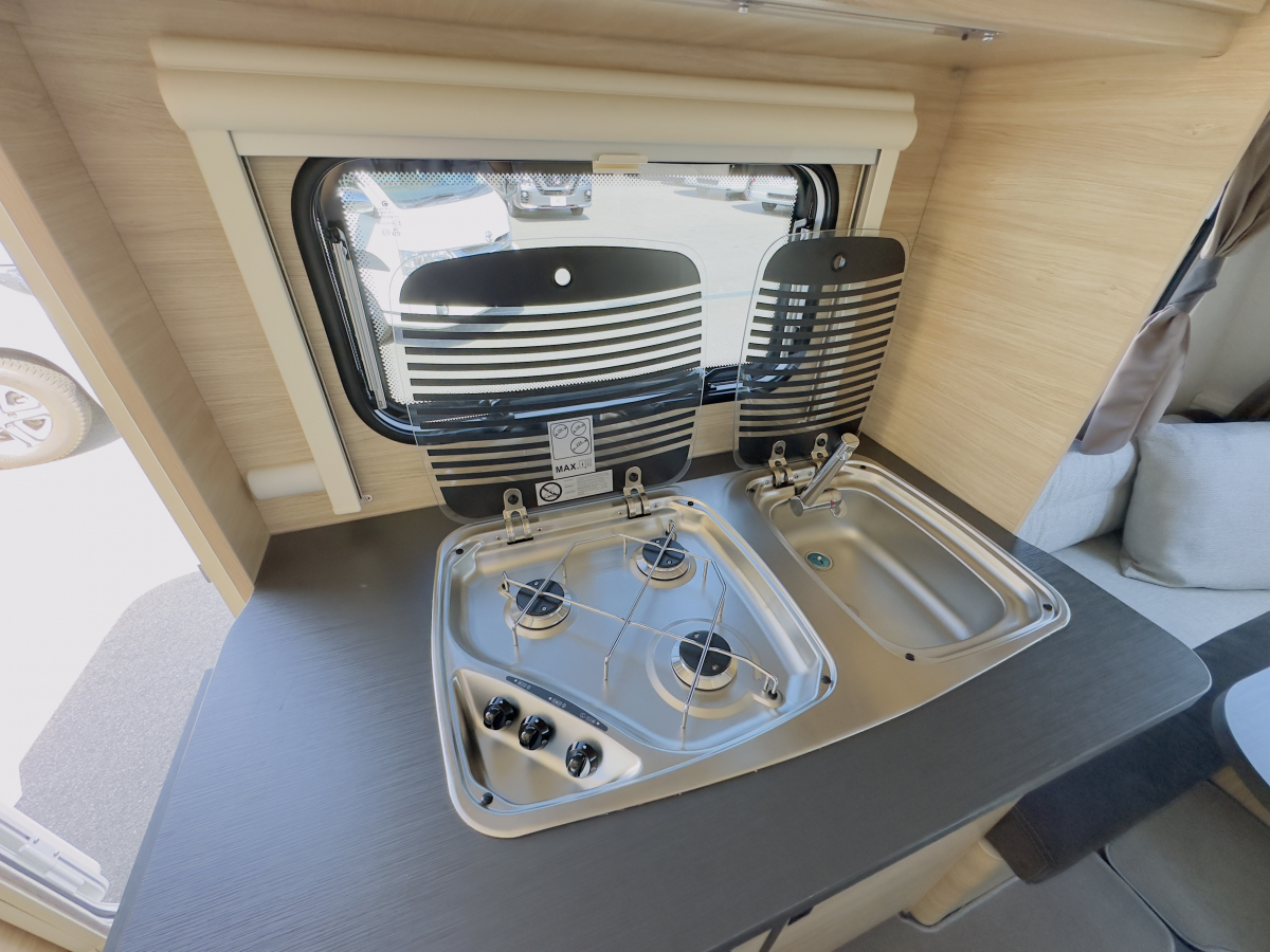 インディアナRV エメロード 406 VIP2.0 欧州の伝統的な作りと、日本の最新電装技術が融合した牽引免許不要モデル!の画像