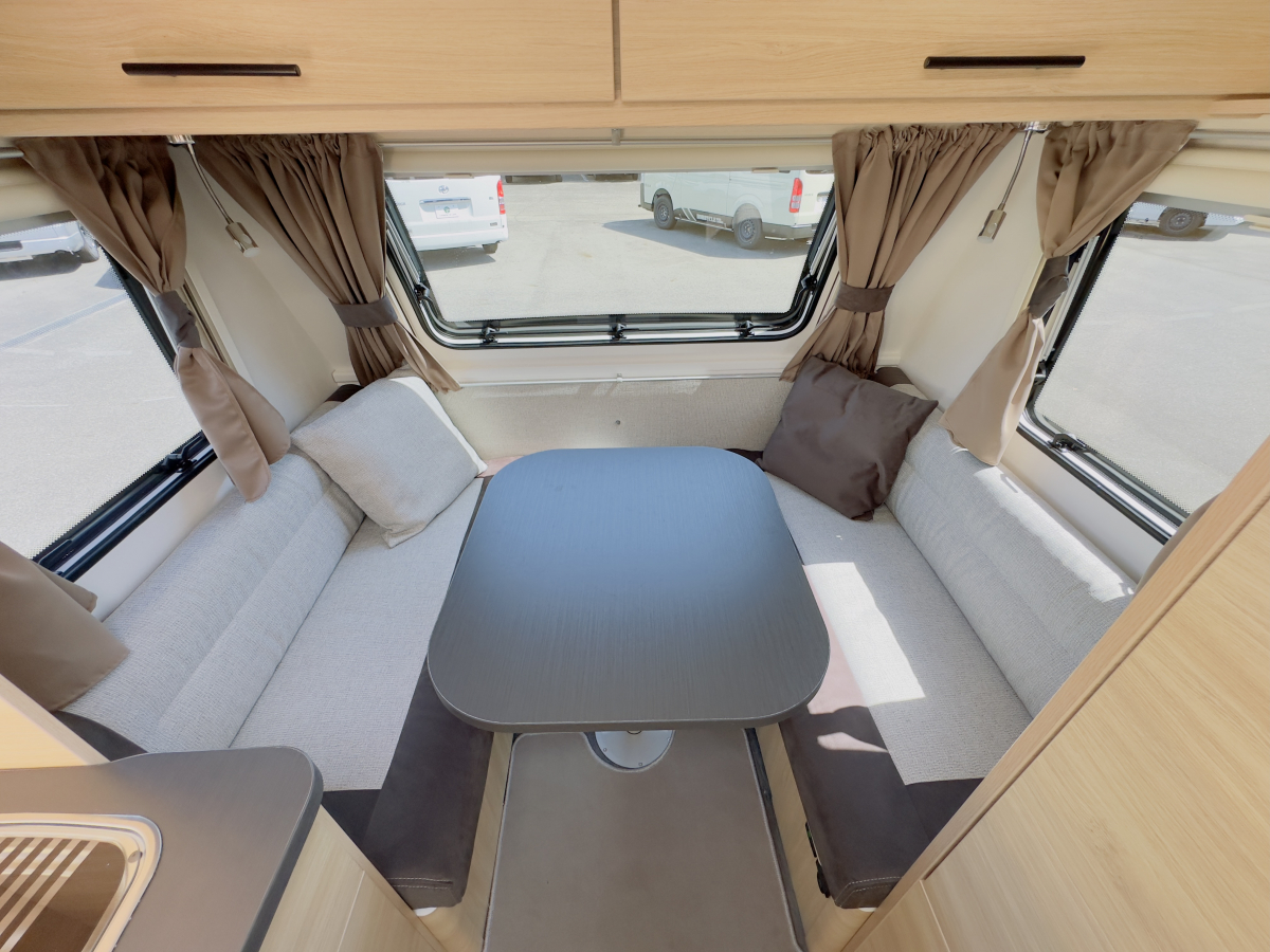 インディアナRV エメロード 406 VIP2.0 欧州の伝統的な作りと、日本の最新電装技術が融合した牽引免許不要モデル!の画像