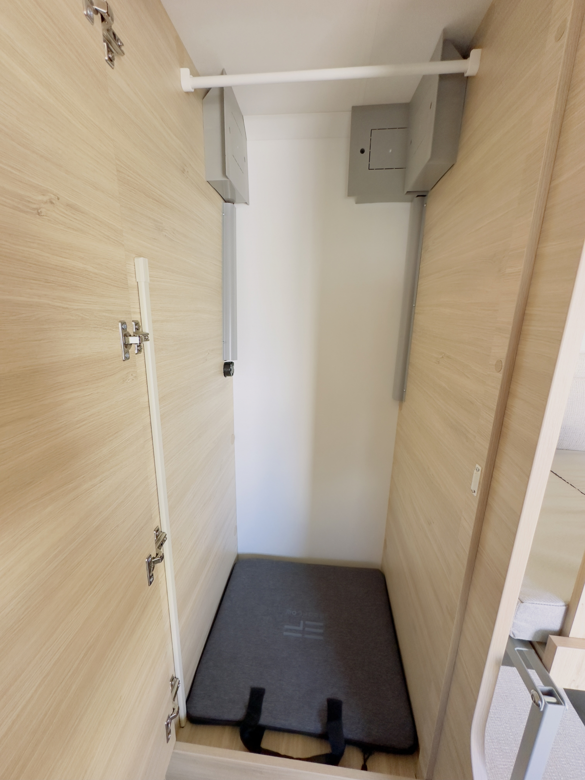 インディアナRV エメロード 406 VIP2.0 欧州の伝統的な作りと、日本の最新電装技術が融合した牽引免許不要モデル!の画像