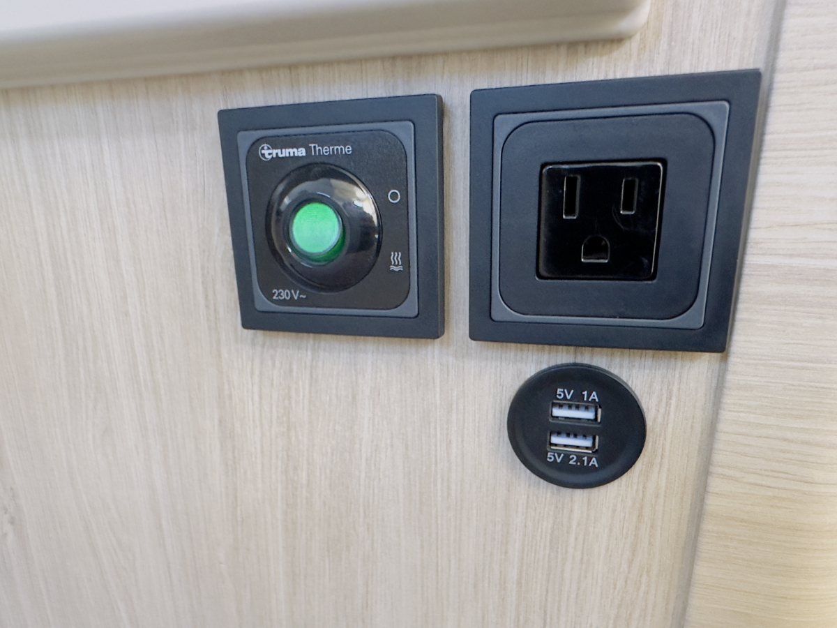 インディアナRV エメロード 406 VIP2.0 欧州の伝統的な作りと、日本の最新電装技術が融合した牽引免許不要モデル!の画像