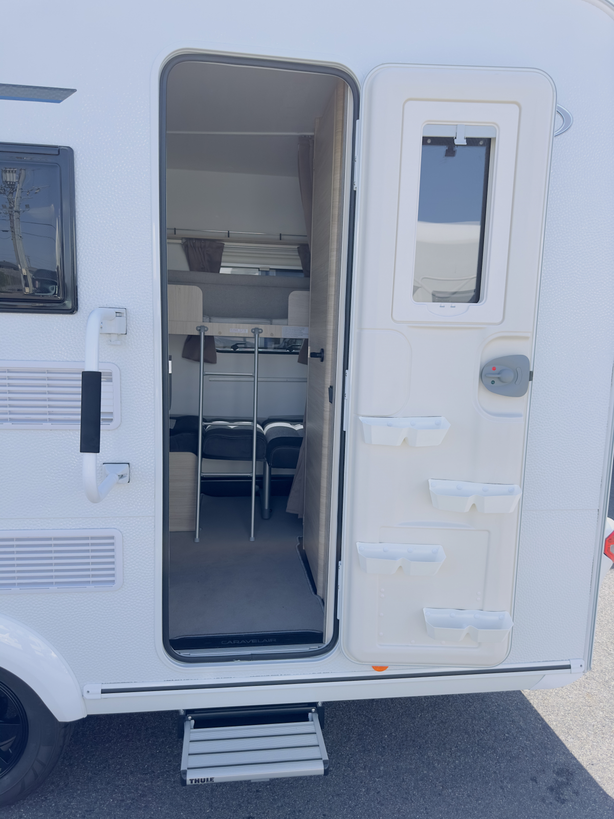 インディアナRV エメロード 406 VIP2.0 欧州の伝統的な作りと、日本の最新電装技術が融合した牽引免許不要モデル!の画像