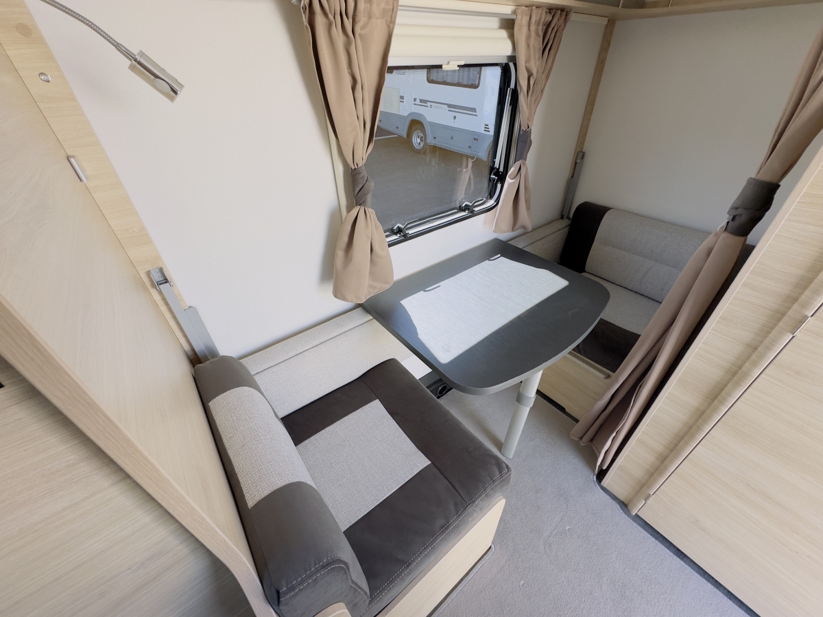 インディアナRV エメロード 406 VIP2.0 欧州の伝統的な作りと、日本の最新電装技術が融合した牽引免許不要モデル!の画像