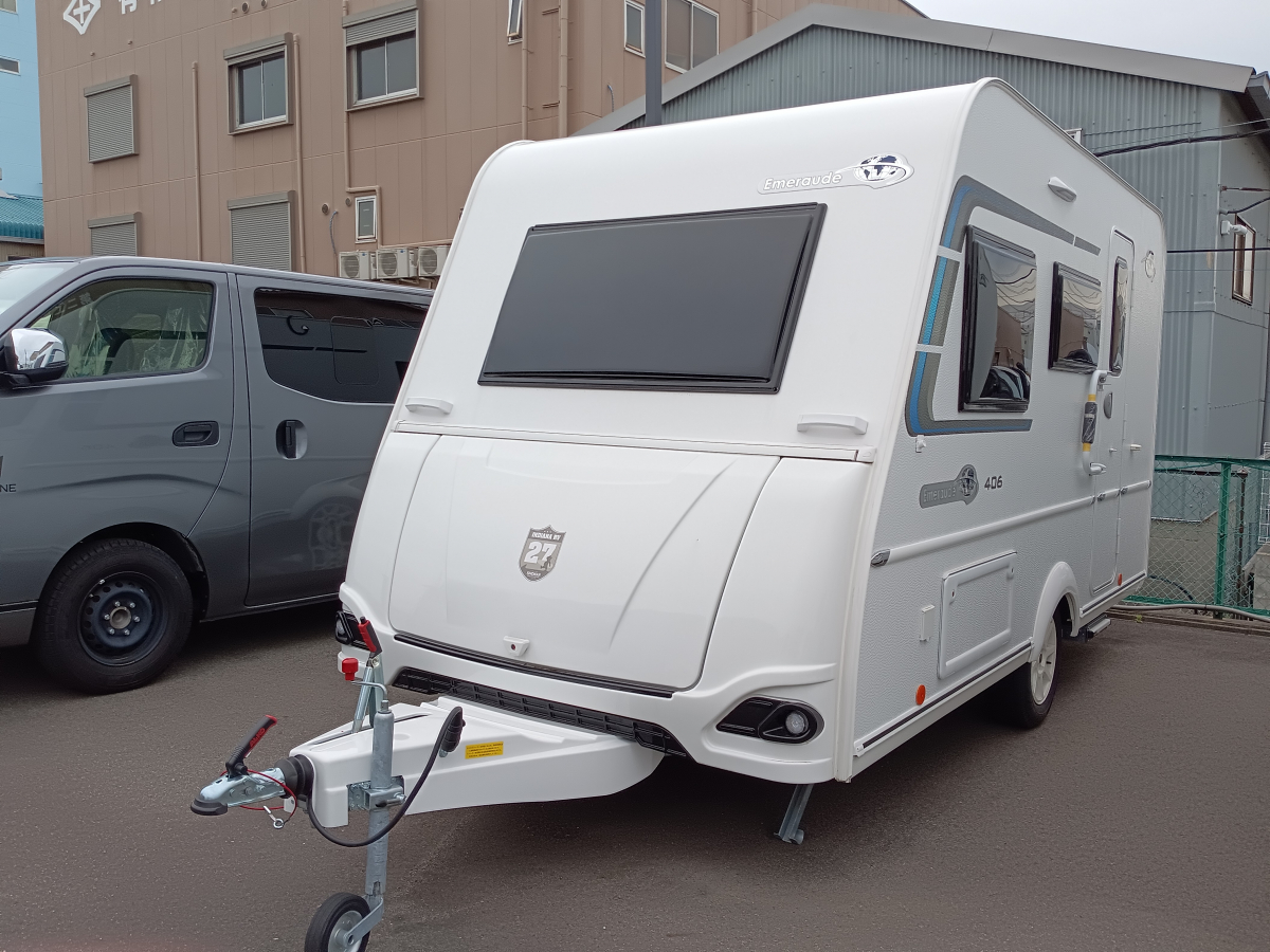 インディアナRV エメロード 406 VIP ハイブリッドII 牽引免許不要です♪の画像