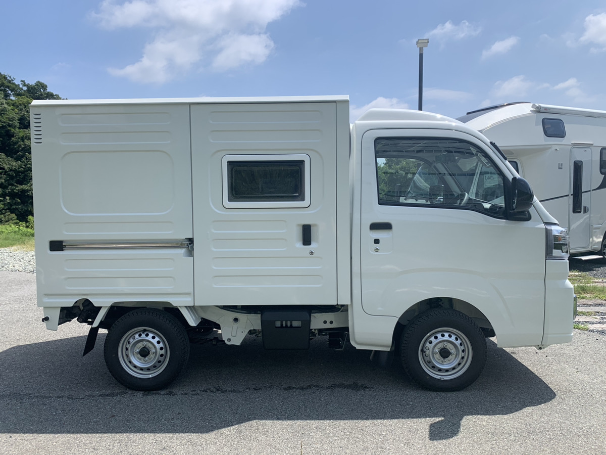 その他 クオッカ 令和6年式 4WD ダイハツ・ハイゼット トラックをベースにした「富士の麓、静岡産のヒノキ」を惜しみなく使用した軽キャンパー!の画像