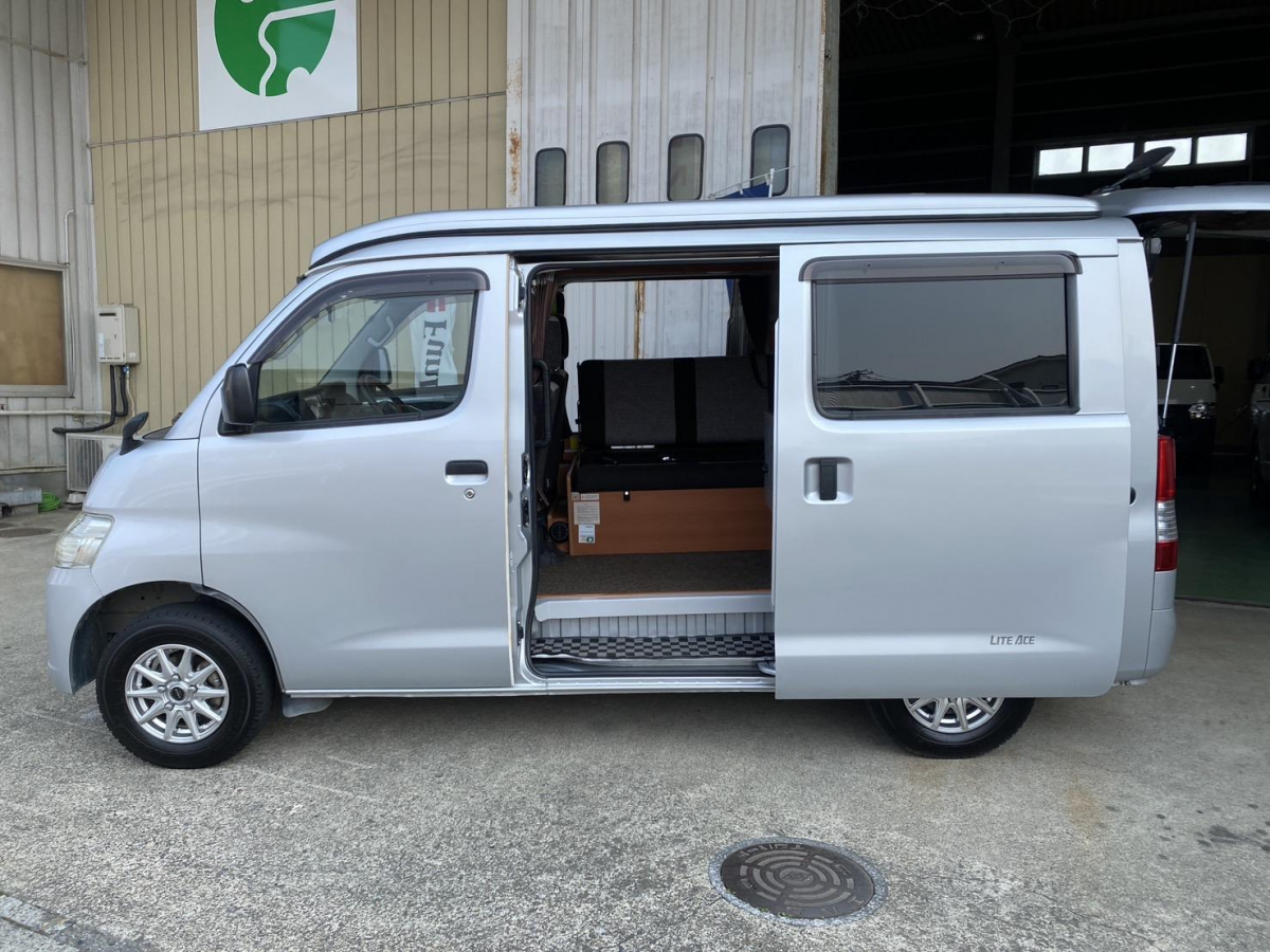 キャンピングカー広島 ピコ POPUPカレントキャンパー ミニバンよりも小さいコンパクトサイズを追求したバンコンの画像