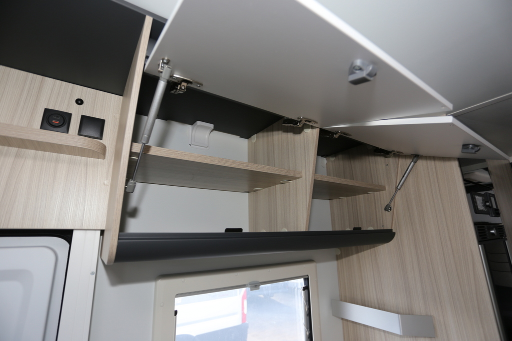 ADRIA SUN LIVING A 75DP SUNLIVING　A75DPの画像