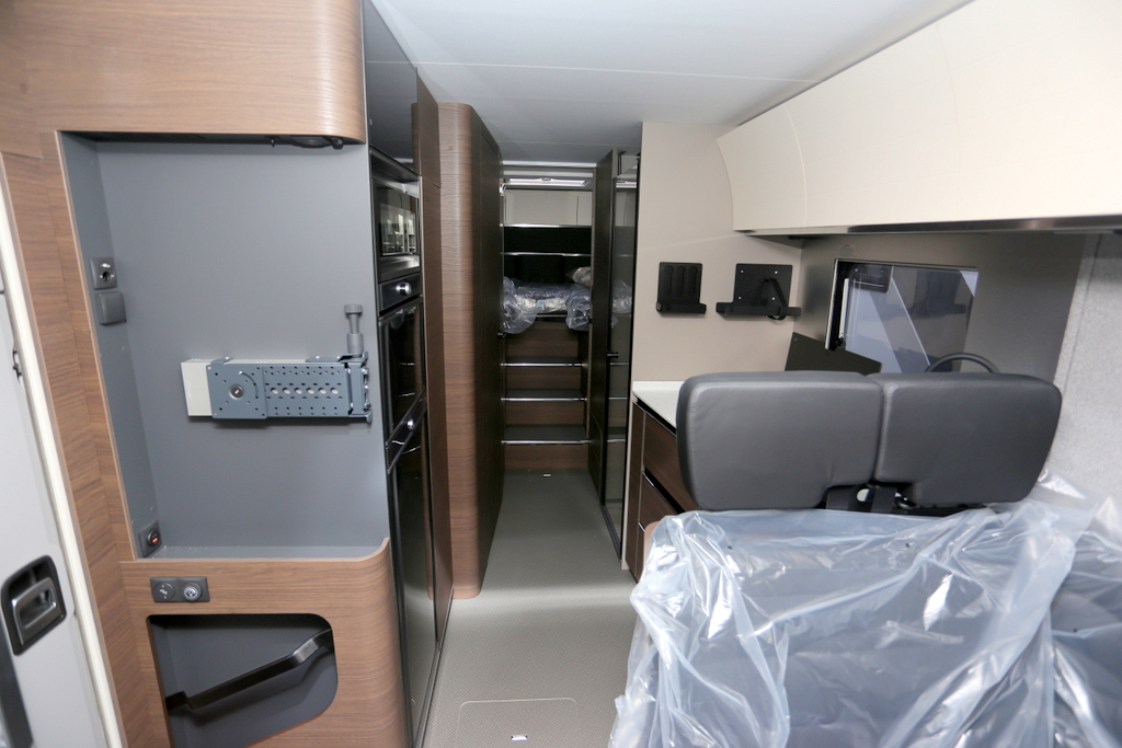 ADRIA SUPERSONIC 890 LL A NEW STAR TODAY. ICON TOMORROW.の画像