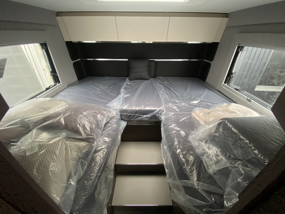 ADRIA SUPERSONIC 780 SL 美しき造形と、最高峰の快適。の画像
