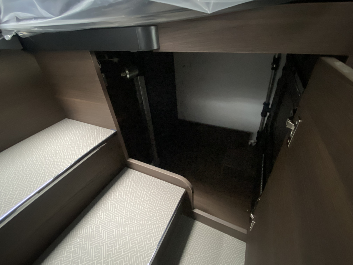 ADRIA SUPERSONIC 780 SL 美しき造形と、最高峰の快適。の画像