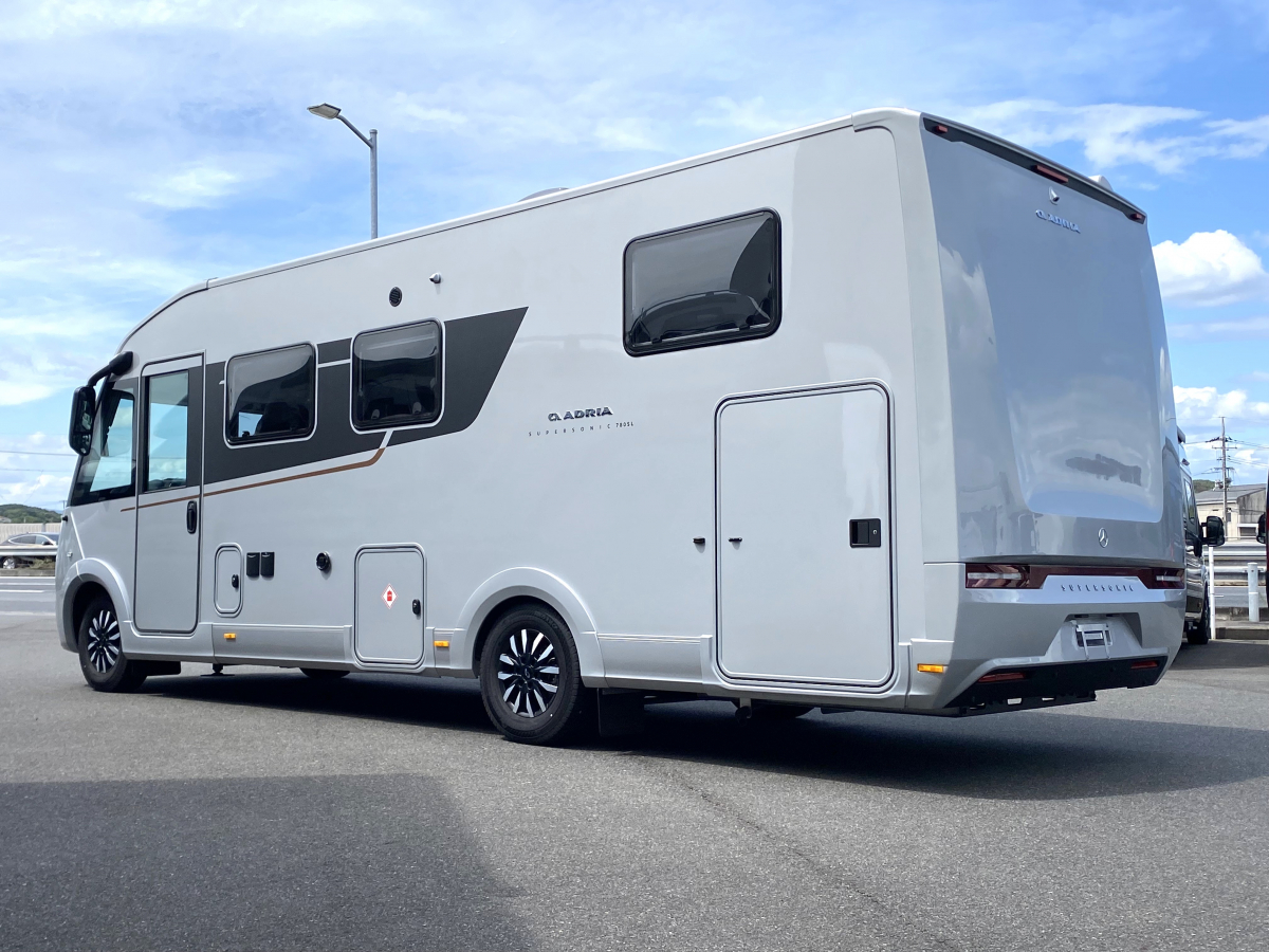 ADRIA SUPERSONIC 780 SL 美しき造形と、最高峰の快適。の画像