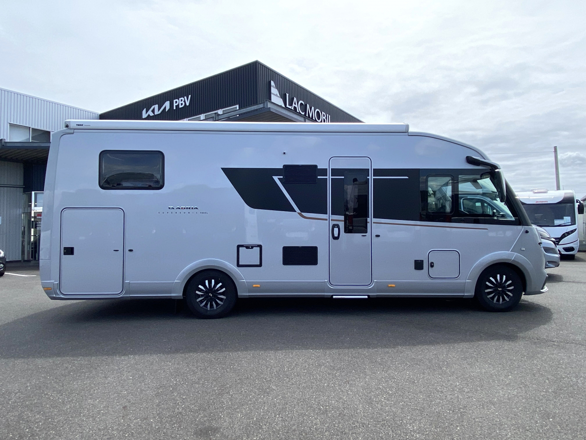 ADRIA SUPERSONIC 780 SL 美しき造形と、最高峰の快適。の画像