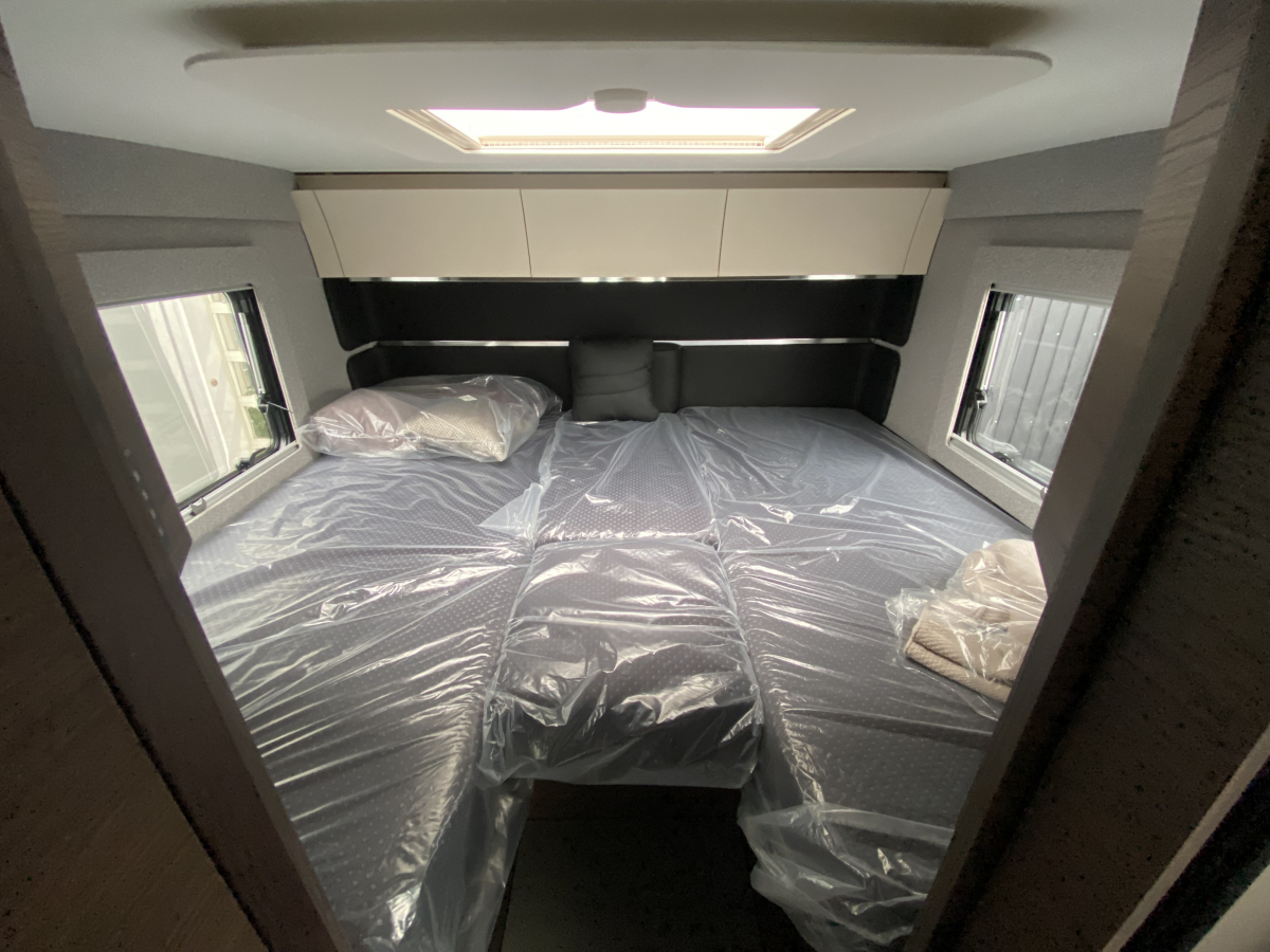 ADRIA SUPERSONIC 780 SL 美しき造形と、最高峰の快適。の画像