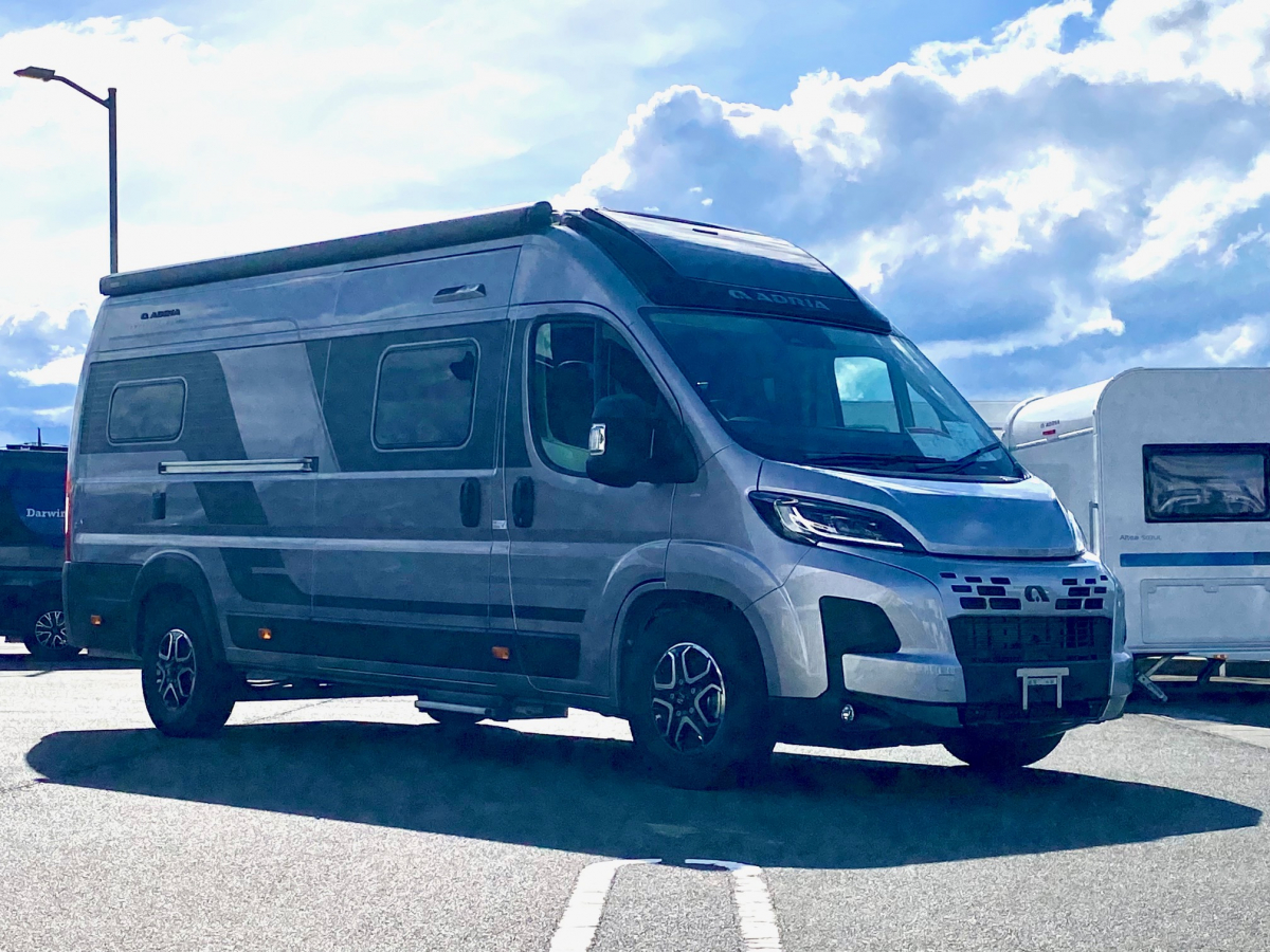 ADRIA TWIN SUPREME 640 SGX TWIN最大のサイズに大きな電動昇降ベッドの画像