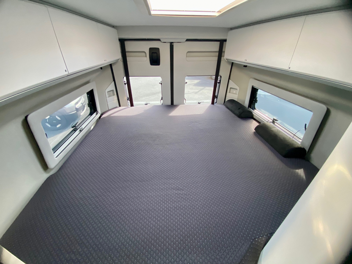ADRIA TWIN SUPREME 640 SGX TWIN最大のサイズに大きな電動昇降ベッドの画像