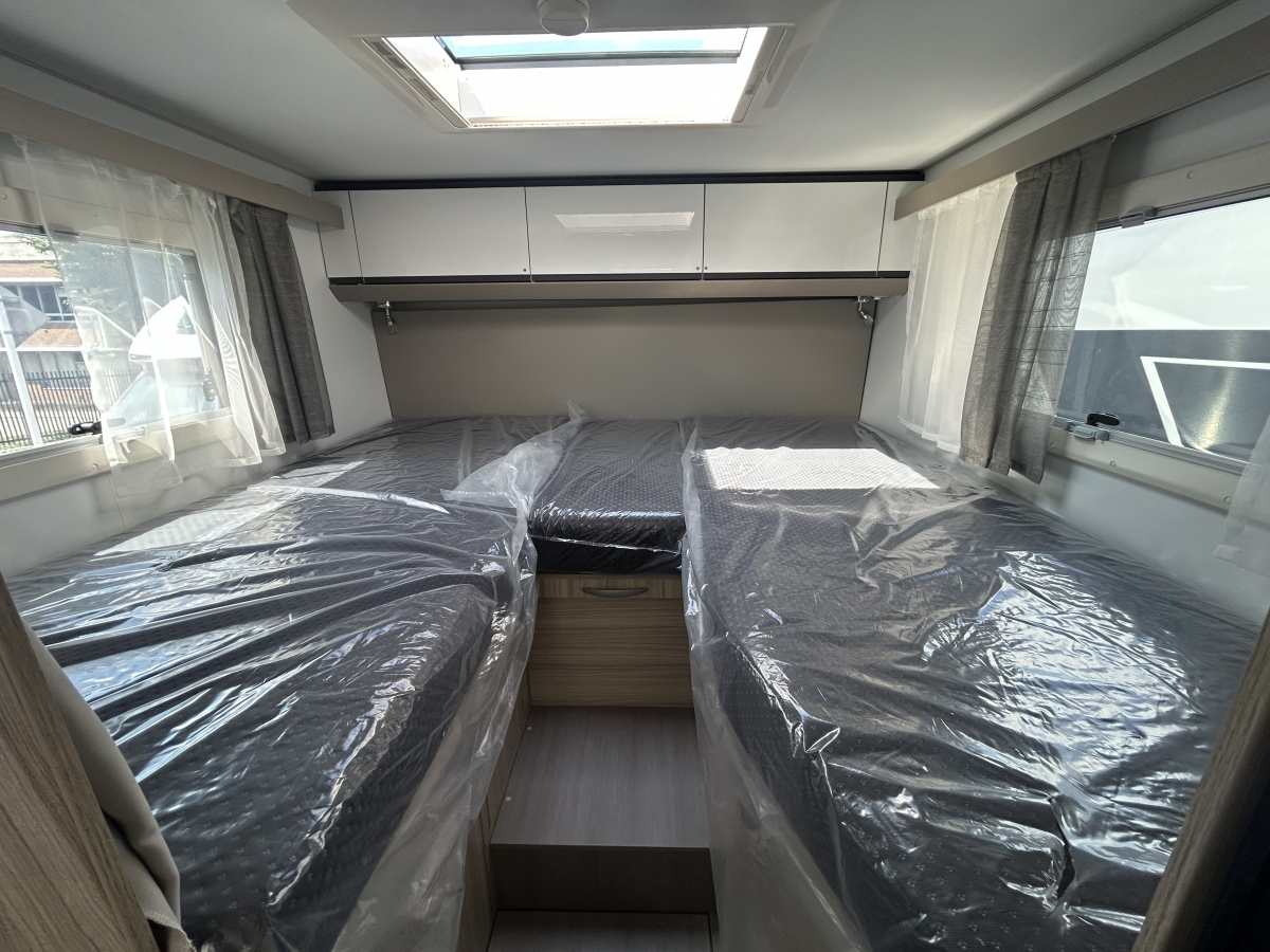 ADRIA COMPACT SUPREME DL コンパクトなサイズでありながら広々とした居住空間、スタイル、実用性、快適性を兼ね備えた、1年中使えるモーターホームです。の画像