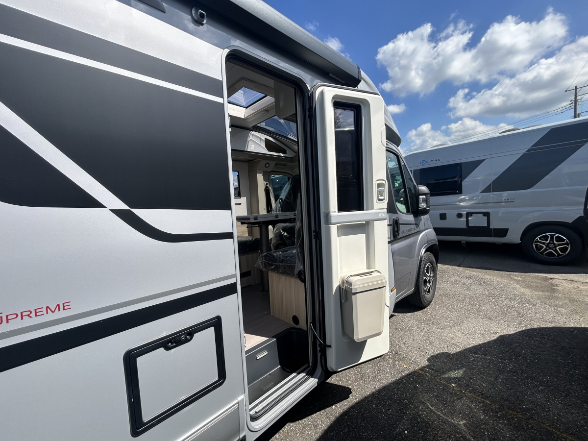 ADRIA COMPACT SUPREME DL コンパクトなサイズでありながら広々とした居住空間、スタイル、実用性、快適性を兼ね備えた、1年中使えるモーターホームです。の画像
