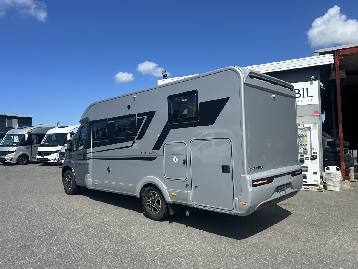 ADRIA COMPACT SUPREME DL コンパクトなサイズでありながら広々とした居住空間、スタイル、実用性、快適性を兼ね備えた、1年中使えるモーターホームです。の画像